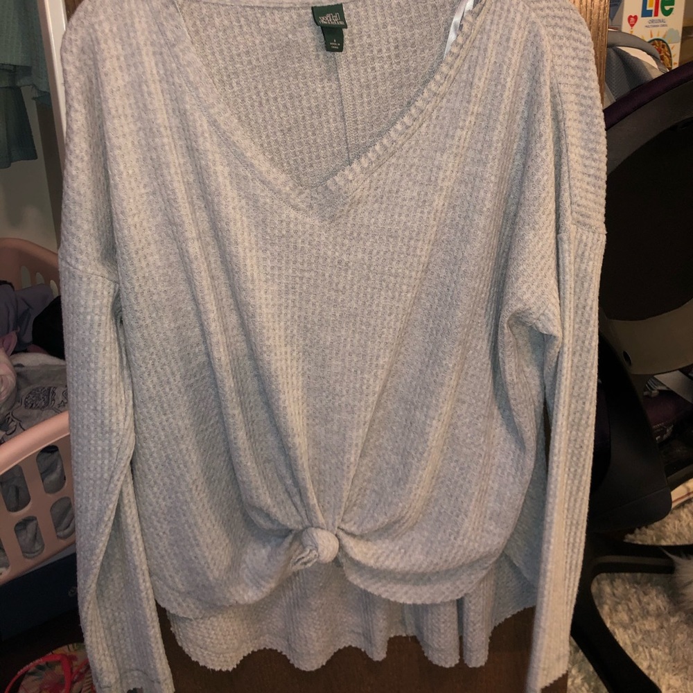 gray thermal long-sleeved blouse :)